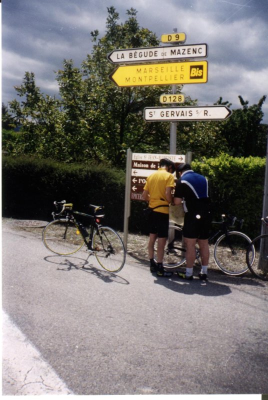 arne_og_gert_studerer_cykelkort.